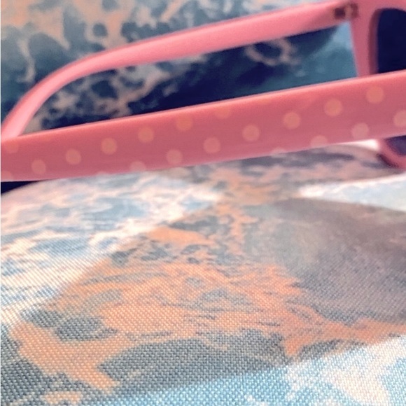 NEW PINK AND WHITE POLKA DOT SUNGLASSES - Picture 2 of 2